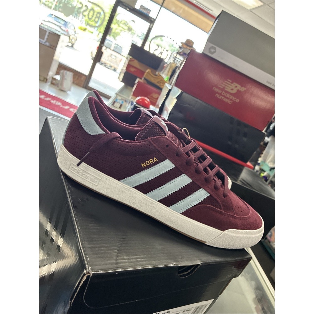 adidas Originals NORA Mens Shoes HQ4698 Maroon Clear Sky White 10.5
